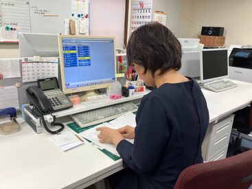 「先輩スタッフが隣に居てくれるから安心して働けます♪
社員さんも優しいので、みんなで助け合える環境です◎