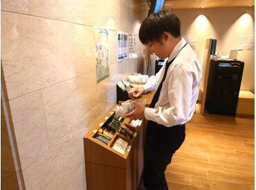 季節やイベントなどに合わせて
店舗内を飾り付け☆
スタッフからのアイデアや提案などを
積極的に採用する風通しの良い環境です!