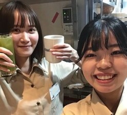 ≪STAFF大量募集中≫
NEW STAFFが続々と集合♪
オープニングのような感覚で始められます!!
既存STAFFの人間関係は【★★★】