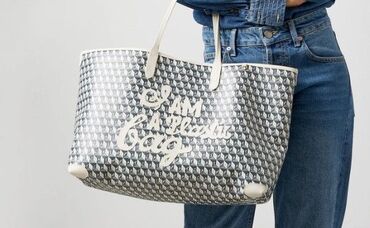 Anya Hindmarch
バッグ・雑貨販売