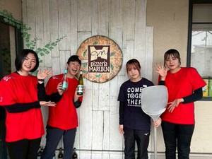 新スタッフ"配膳ロボットくん"が入社してくれました♪笑
今日もお皿やお料理を一生懸命運んでくれています◎