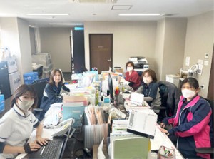 スタッフが元気でにぎやかだから、
利用者様も一緒にニコニコにぎやか♪
部署関係なく仲良しです！