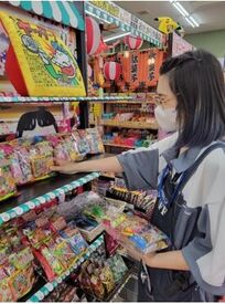 バイトデビューや販売未経験の方でも安心！
基本的な売り場のお仕事から慣れていきましょう♪
気軽に質問できる雰囲気です◎