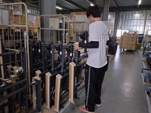 ＜Step1＞
出庫するレンタル商品を棚からピックアップします！
車いすや歩行器などを扱います◎