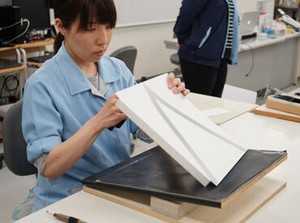 ブライダルを中心に、七五三、成人式などの写真集を制作している会社です＊
キレイな環境でもくもく作業できます♪