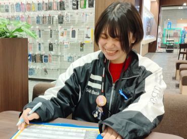 「笑わせないで///」社員さんや仲間にいじられて思わず照れ笑い。スタッフみんな超仲良し！