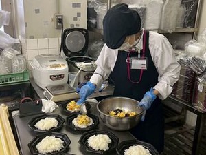 アルバイトは総勢40名以上！
学生さんも主婦（夫）さんも
沢山のスタッフが活躍中です♪