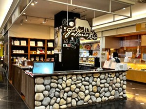 ＜接客未経験さんも大歓迎＞
マルヤマクラス1階にある店舗で北海道の新鮮な生乳を使用したこだわりのチーズを販売★