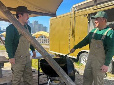 ★キャンプや調理未経験でも大丈夫…？★
私生活で経験のないSTAFFも全然いますよ！
業務はイチから丁寧に教えます◎