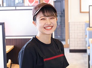 Cafe風メニューなどの新作が
試食できるのも嬉しいPOINTです♪
キレイな店内で、
楽しくバイトしませんか★