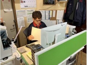 頑張れば頑張るだけ給与も上がって稼げる♪
社員積み立て制度もあるので自分の将来の為の貯蓄もできます◎