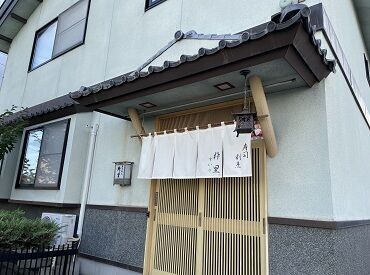 学生さん～主婦さんまで幅広い年代の
女性スタッフが多数活躍中です◎
未経験者さんもお気軽にご応募ください!!