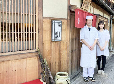 ≪店内は落ち着いた雰囲気≫
大人数のガヤガヤした雰囲気ではありません♪
一人ひとりに向き合う接客ができます！