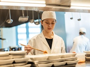 ━━店内は和モダンな空間。━━
美食＆美酒を提供するDining★
履歴書なしで楽ラクスタート♪
まずは気軽にご応募ください！