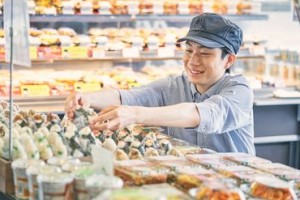 ★食事50%OFF割引あり！
★週2～シフト相談OK！
★らくらく！履歴書不要