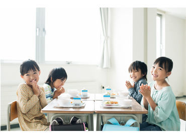 「今日の給食なに?!♪」
「昨日のおかず美味しかったよ！」
子ども達の声がやりがいの1つ◎