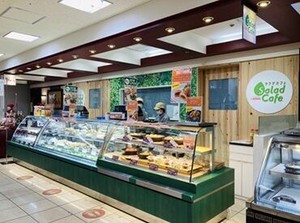 オシャレでフレッシュなサラダやお惣菜の販売を通して
たくさんのお客様に"笑顔"をお届けするお仕事です♪