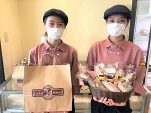 手作りハムやソーセージの販売！
量り売りの商品もありますが、作業はシンプル♪
まずは商品の名前を覚えるところから◎