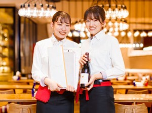 <大手町駅直結>
お仕事帰りのちょっとした立ち飲みや
友人・恋人とのご飯など、シーンによって使い分けられる雰囲気が魅力です◎