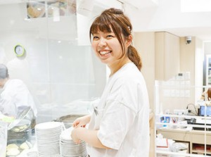 ＼新食感のふわふわパンケーキ／
独自の製法で一枚ずつ丁寧に焼き上げる
純度の高いマヌカハニーを使用したスイーツ★