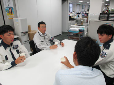 もともと自衛隊で働いてました！
ドラッグストアで販売のお仕事をしてました！
など今活躍中のSTAFFの経歴も様々♪