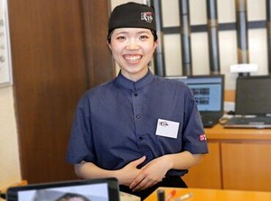 ＼学生活躍企業／
高校生・専門学生・大学生、皆さん活躍中！
シフトが調整しやすい！まかないが美味しい！など魅力がいっぱい♪