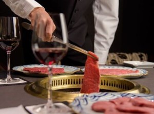 バイトに行くのが楽しみになる！？
焼肉屋さんならではの、”お肉のまかない”あり！