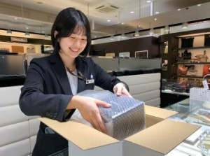 女性メンバーが多数活躍しています♪買取・査定などは社員が行うので接客をメインでお任せします！