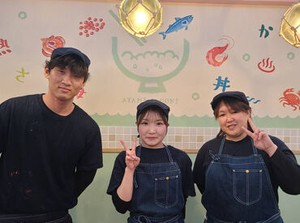 ＊温泉街らしい雰囲気のお店＊
店内はレトロでとってもかわいい♪
写真映えするオシャレな海鮮専門店★