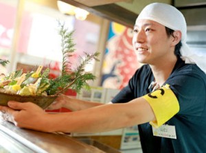 ピカピカの新店で気分もアガる♪
フードコートのお店なので
グルグル動き回る必要もありません◎