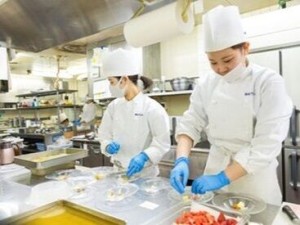 鎌倉で愛される名門中華★
広々店内でわいわい皆で勤務♪
わからないことは近くの先輩がサポートしてくれます！