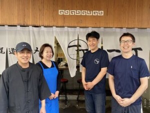 ＼未経験・ブランクさん歓迎／
先輩や店長は"超"優しい♪
仕事の合間に旅行や趣味の話などで大盛り上がり！