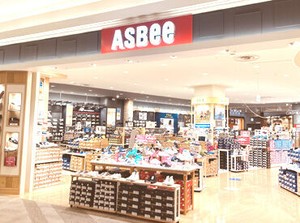 ≪未経験OK！≫
幅広い年齢層のお客様に接客ができて、
就活にも役立つ、”伝える”スキルが身に付きます＊