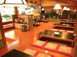 北上川を一望できる、落ち着いた雰囲気のお店です。
きれいな桜も見れるので、出勤するだけで気分が上がるかも！？