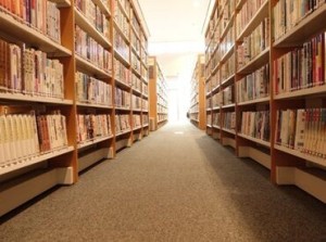 ＼図書館スタッフ大募集／
本が好きな方にはたまらない空間…♪
働き方は＜ショートタイムorフルタイム＞からお選びください◎