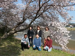 気を遣わず、楽な人間関係の職場です♪
急なお休みにも対応しますので、お気軽にご相談ください！
