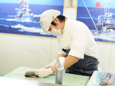 鮮魚店って古い…？そんなイメージありますか？
東信水産のお店は百貨店にも出店していて
とても綺麗で働きやすい環境がPOINT♪