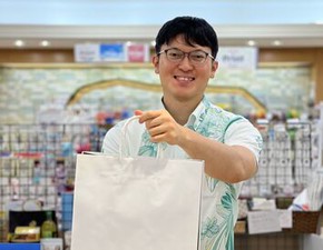 ◆ロワジールプラザstaff募集中◆
沖縄の人気のお土産なら、ココに
来ればほとんど揃うほどの品揃え♪
