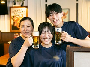 「飲食バイト初めて！」
そんなアナタもご安心を♪
研修でゼロから学べます☆
未経験から始めたスタッフも
たくさんいますよ！