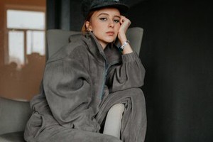 ﾟ*｡☆ NEWスタッフ募集 ☆。*ﾟ
髪色・ネイル自由♪
20～30代男女staff活躍
未経験相談OK
制服貸出あり