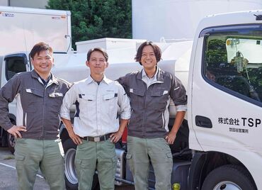 幅広い年代のスタッフが活躍中！
ご家庭に向けて灯油を配送。
「いつもありがとう！」街のみなさんに愛されるお仕事です♪