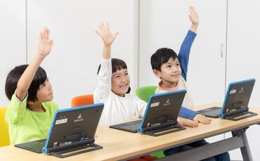 学歴・経歴不問◎子どもが好きな方、プログラミングに興味がある方大歓迎♪