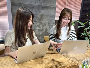 ＼嬉しい待遇が盛りだくさん／
■土日お休み
■社内施術料50％OFF！
■服装・髪型・髪色・ネイル・ピアス・ヒゲ自由！