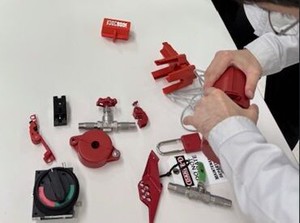 ＼モノづくり業界未経験OK／
先輩たちも知識ゼロから始めた方ばかり！
初めての業界でも安心できる研修制度をご用意しています。