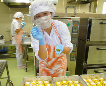 こんなに美味しそうな給食を毎日つくっています♪+゜子どもたちの笑顔が仕事のやりがいです！あなたも一緒につくりましょう★