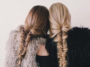 ﾟ*｡☆ NEWスタッフ募集 ☆。*ﾟ
ヘアアクセサリー販売STAFF
20代～40代スタッフ活躍中◎
オシャレ制服支給アリ