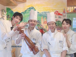 未経験スタートの方も大歓迎！
気さくな先輩スタッフがイチから丁寧に
お教えするのでご安心くださいね◎