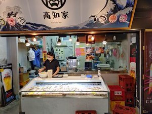 STAFFのほとんどが
未経験からはじめているので
まずは元気に・笑顔で
「いらっしゃいませ♪」が言えればOKです！