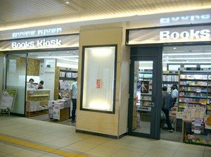 ＼選びやすい／ ＼思わず立ち寄りたくなる／
豊富な品揃えが人気の便利な店舗★
日々たくさんのお客様に利用されています。