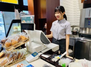 オシャレと口コミでも話題！
白い外観が特徴の『白ドトール』。
新しい店舗で、店内もキレイ*:.｡☆